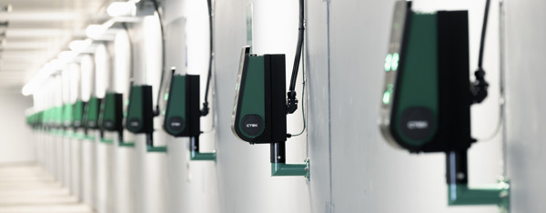 Nu blir det enklare att ladda elbilen i tjänsten