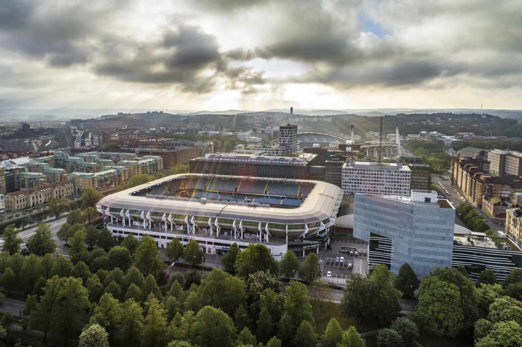 Gamla Ullevi sett uppifrån med vy över staden