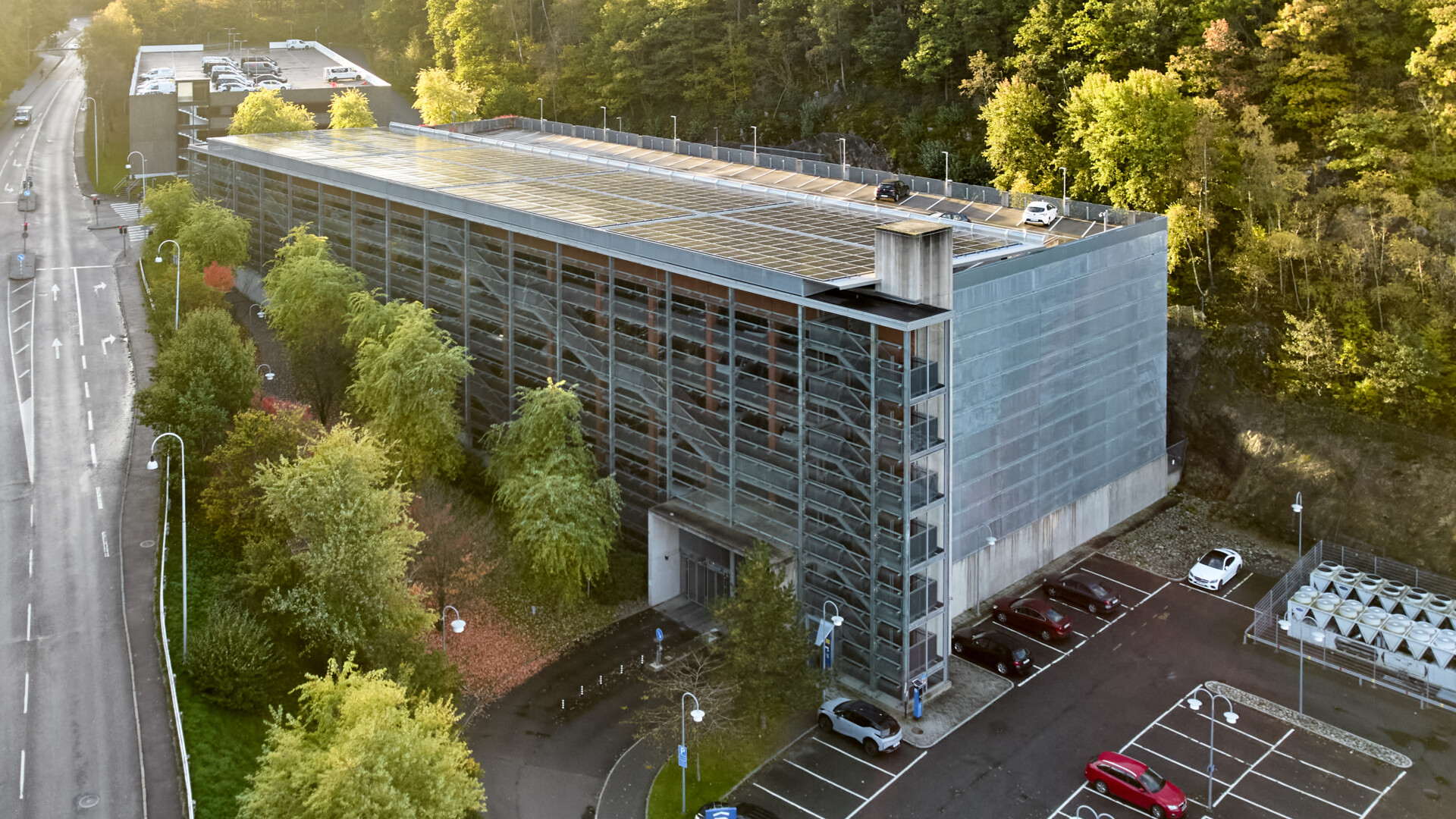 Grönt skifte för P-hus Dubbeldäckaren med solenergi